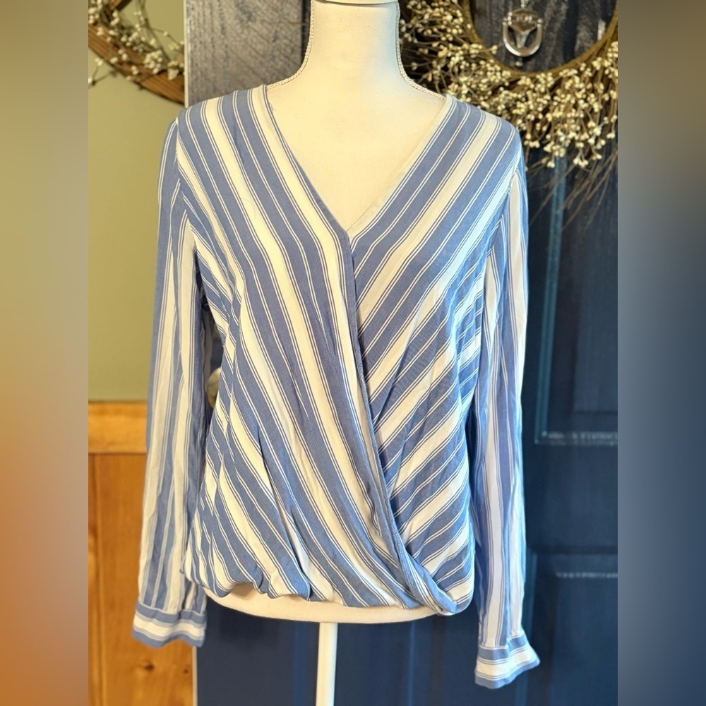 Kut from the Kloth Blue and White Striped Blouse size L